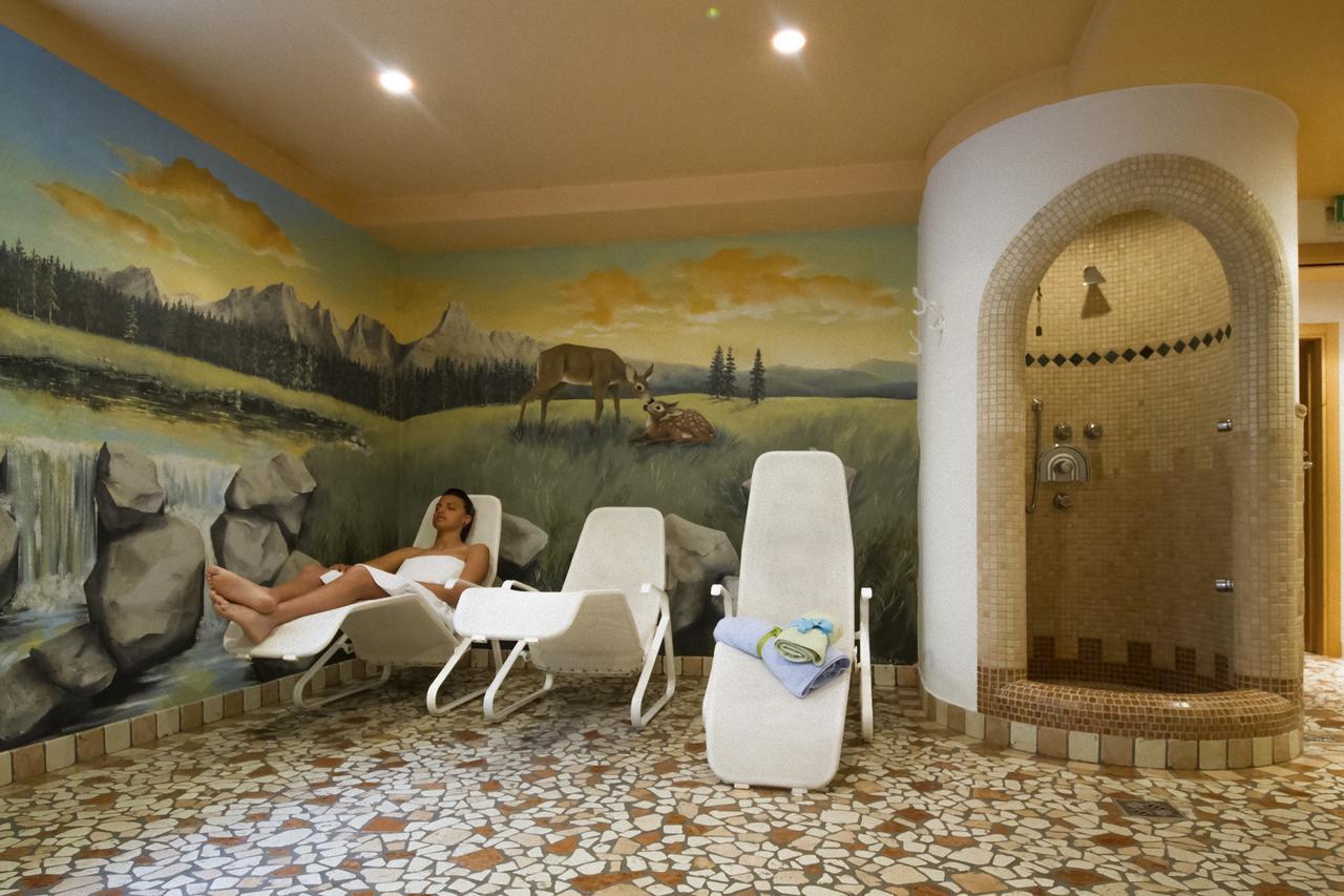 Hotel Genzianella Ziano Di Fiemme Ngoại thất bức ảnh