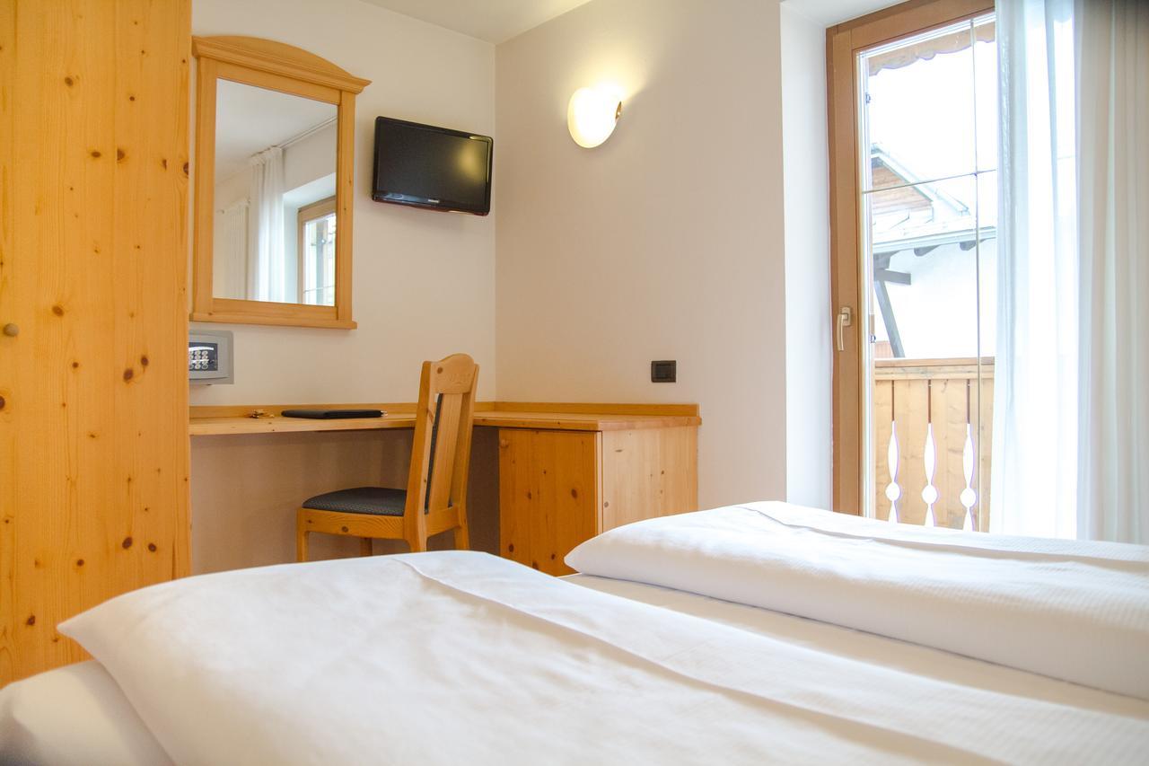 Hotel Genzianella Ziano Di Fiemme Ngoại thất bức ảnh