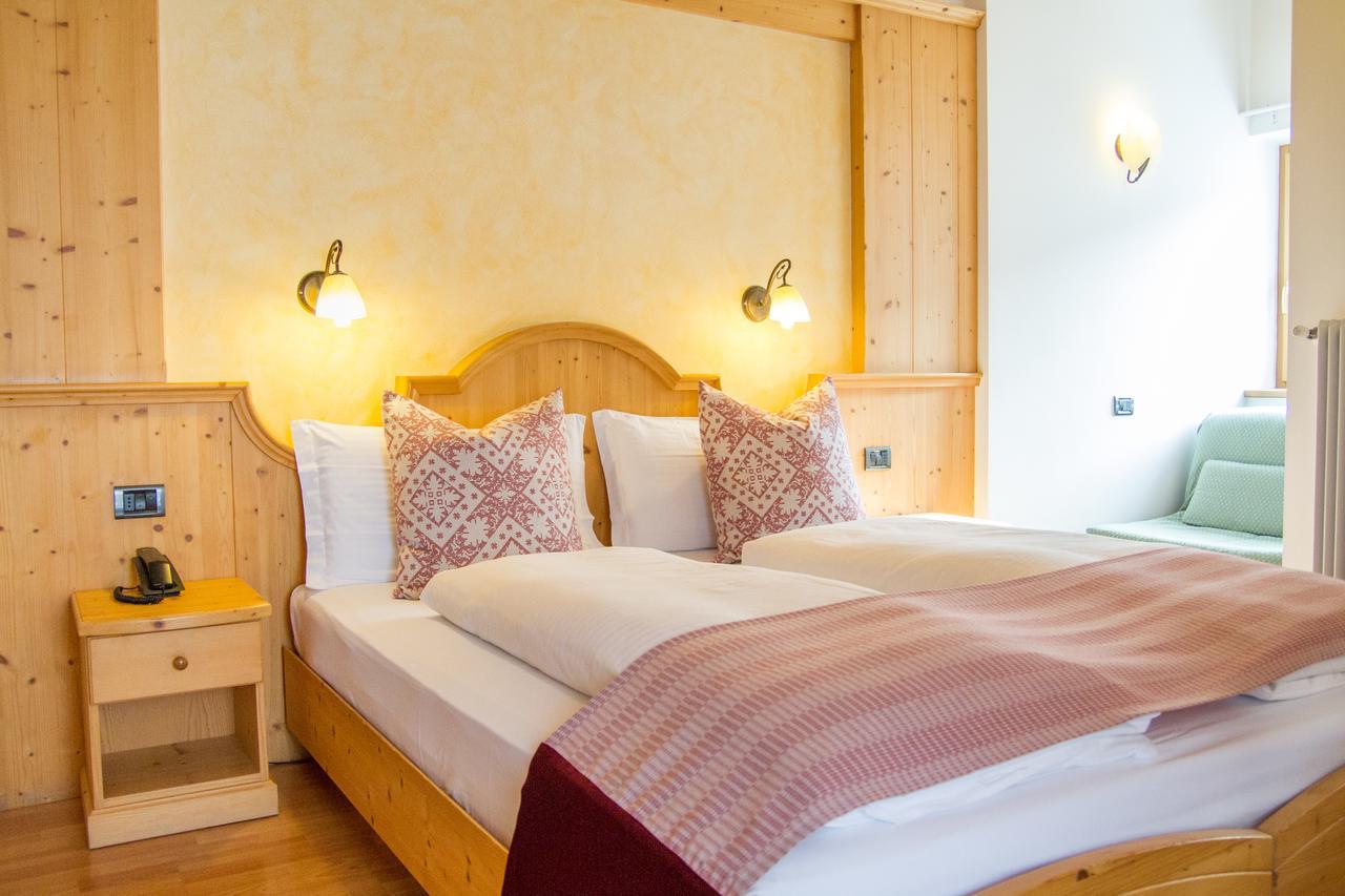 Hotel Genzianella Ziano Di Fiemme Ngoại thất bức ảnh