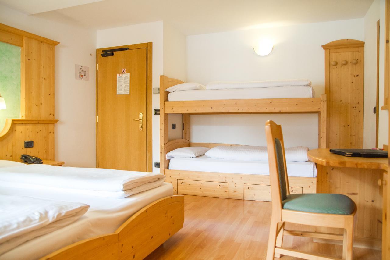 Hotel Genzianella Ziano Di Fiemme Ngoại thất bức ảnh
