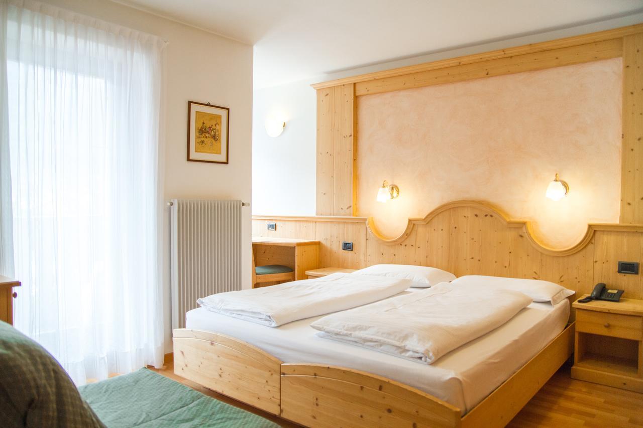 Hotel Genzianella Ziano Di Fiemme Ngoại thất bức ảnh