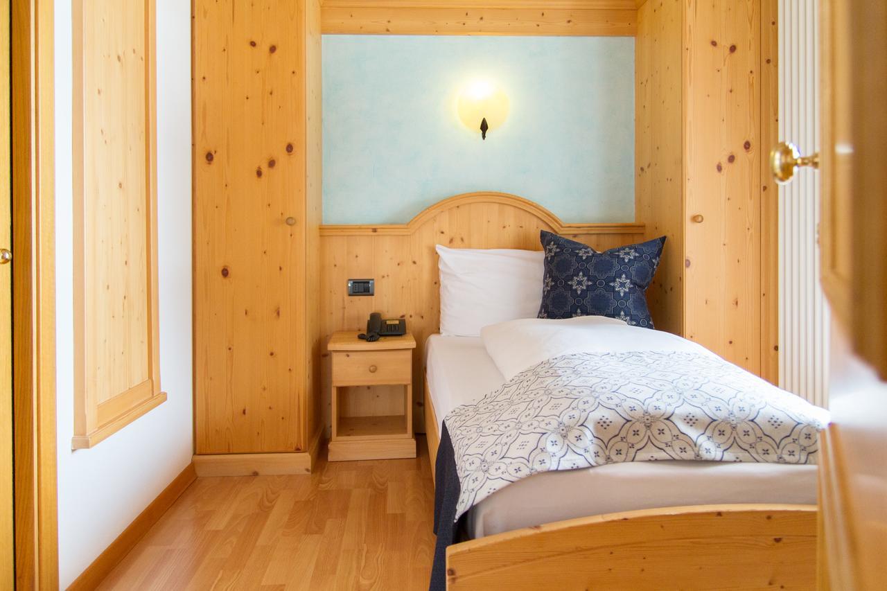 Hotel Genzianella Ziano Di Fiemme Ngoại thất bức ảnh