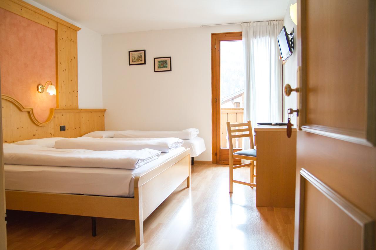 Hotel Genzianella Ziano Di Fiemme Ngoại thất bức ảnh