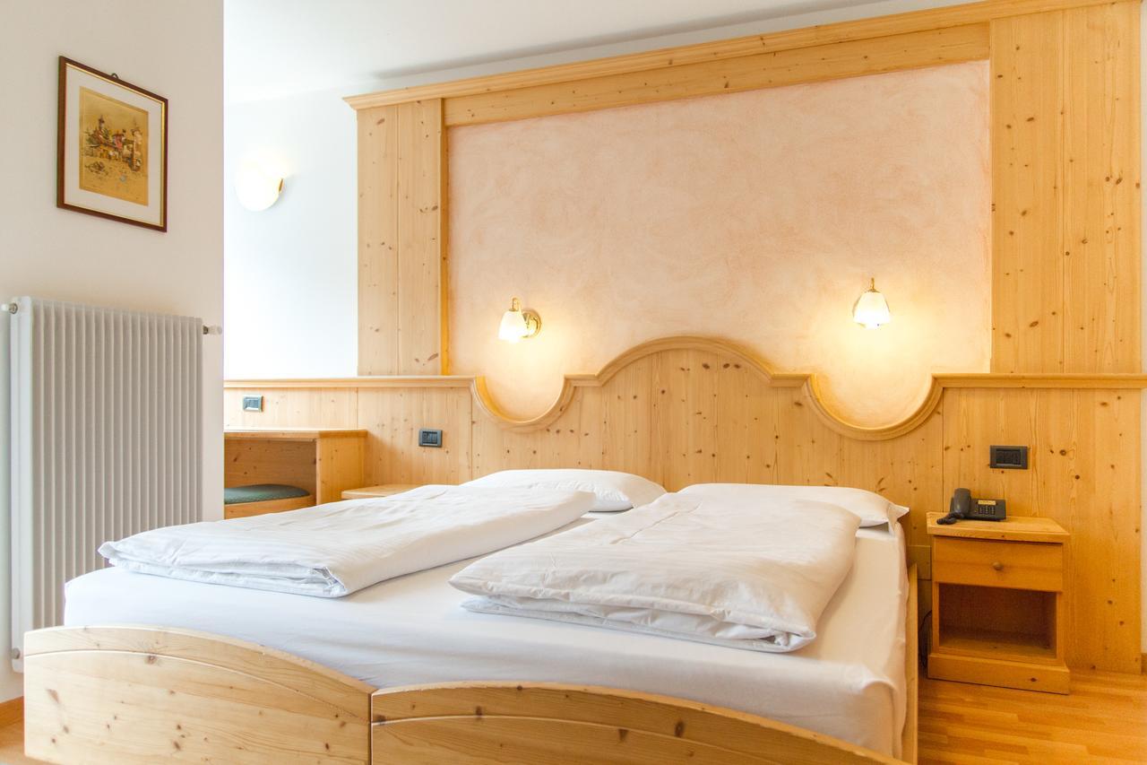 Hotel Genzianella Ziano Di Fiemme Ngoại thất bức ảnh
